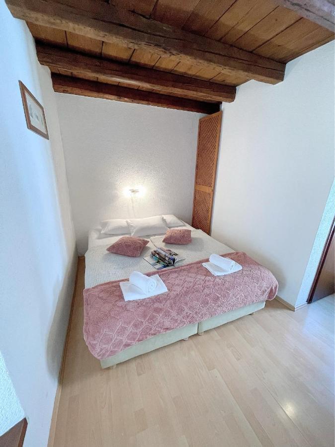 House Ivancic-Free Parking Трогір Екстер'єр фото
